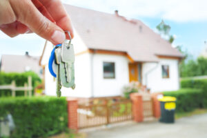 Keys in hand against the background of a blurred house